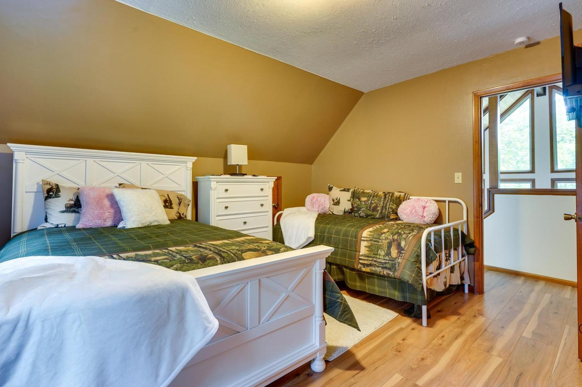 Howard Cabin Rental About 3 Mi To Apple Valley Lake! Mount Vernon Bagian luar foto