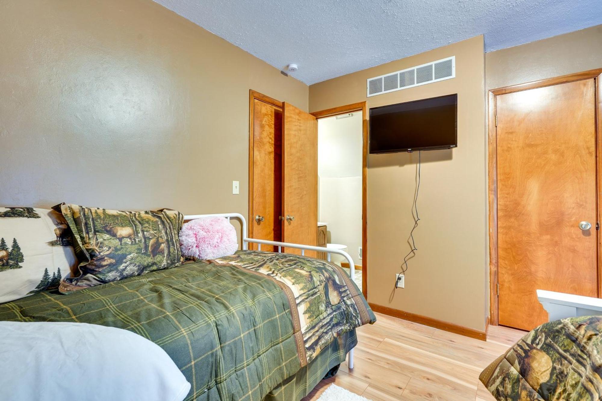 Howard Cabin Rental About 3 Mi To Apple Valley Lake! Mount Vernon Bagian luar foto